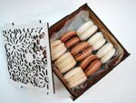 Коробка ванильных и шоколадных макарун size XS